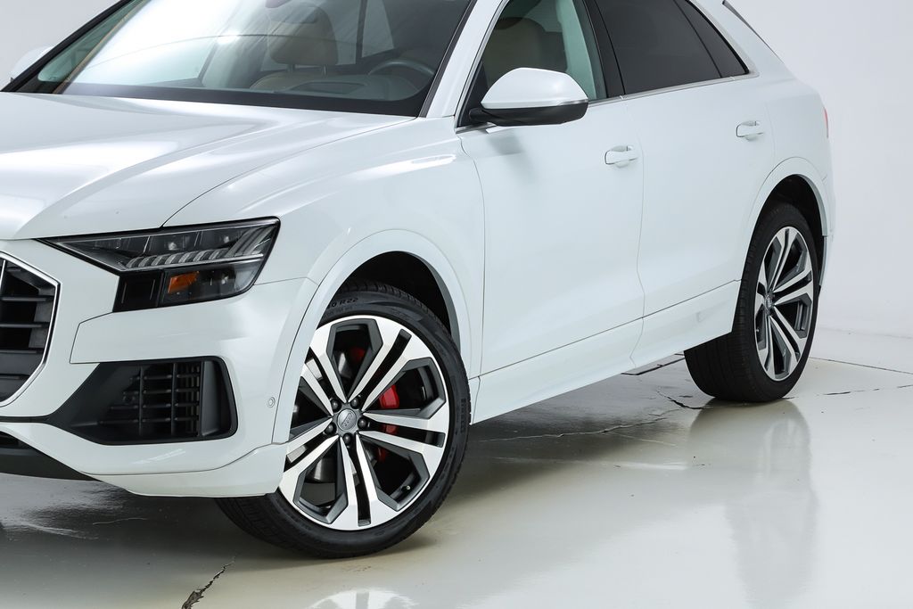 2019 Audi Q8 Prestige photo 3