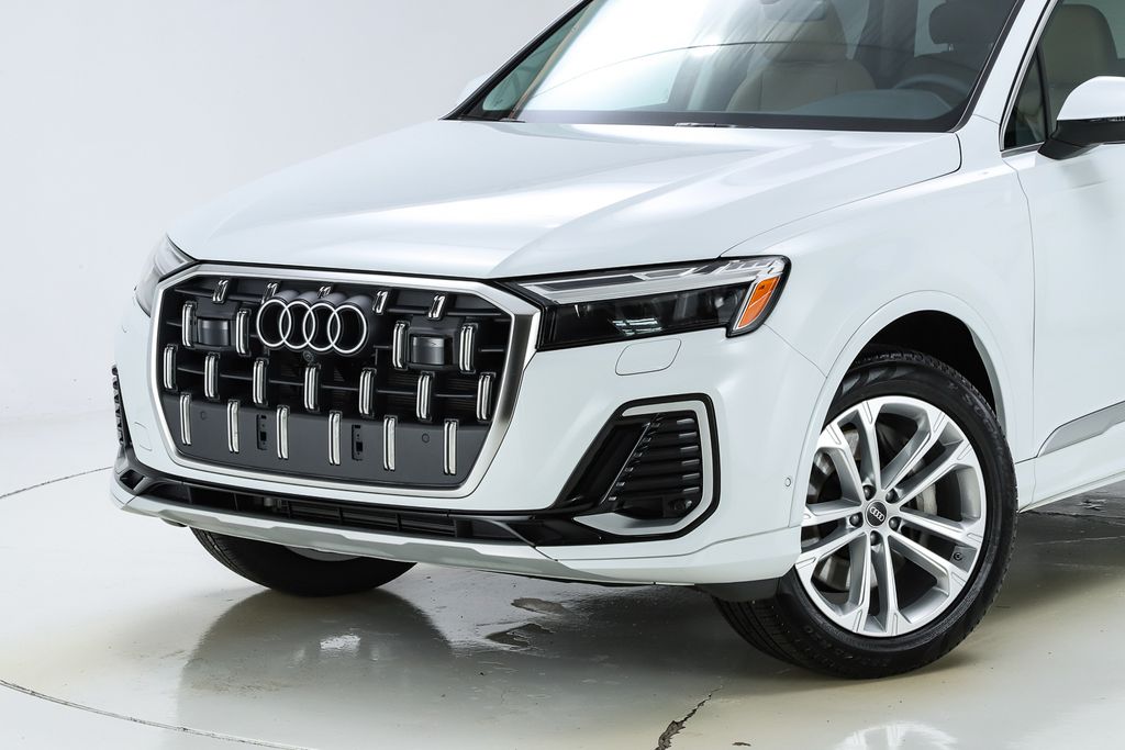 2025 Audi Q7 45 Premium photo 2