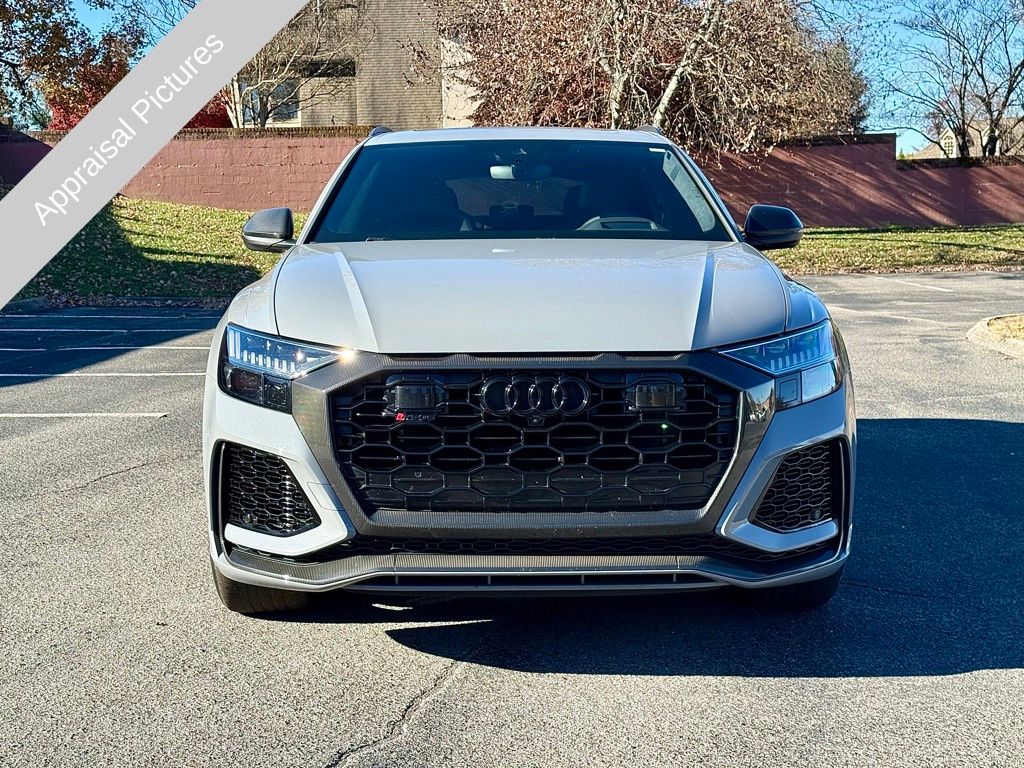 2023 Audi RS Q8 photo 2