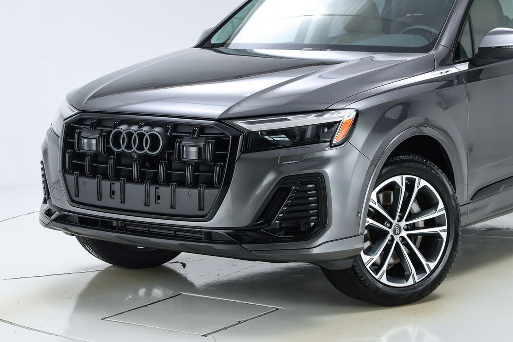 2025 Audi Q7 45 Premium Plus photo 2