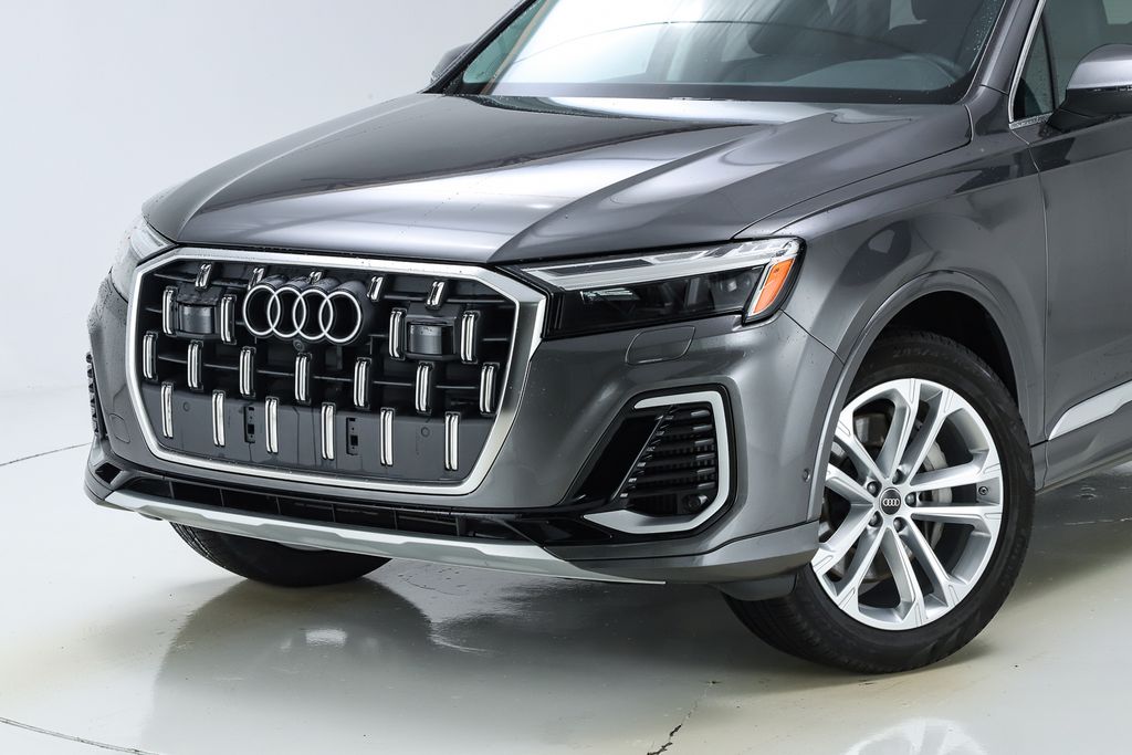 2025 Audi Q7 55 Premium Plus photo 2