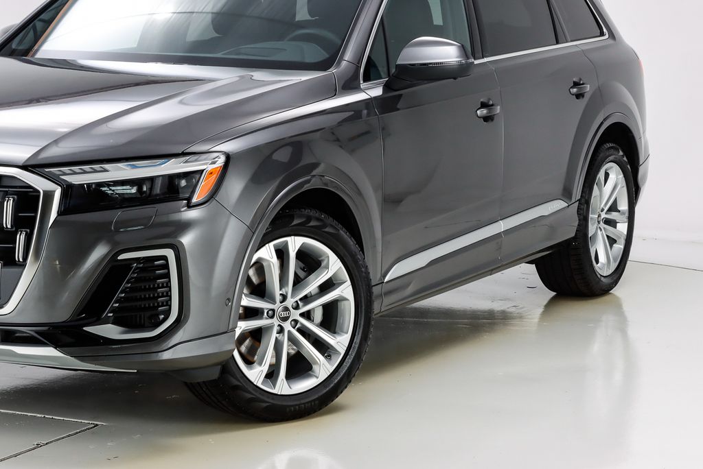 2025 Audi Q7 55 Prestige photo 3
