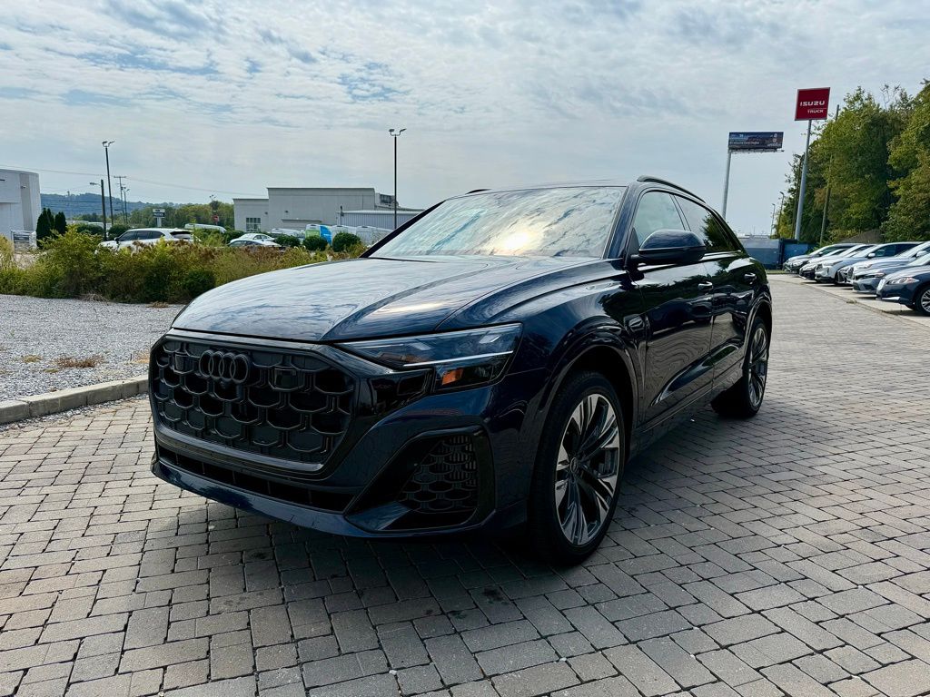 2025 Audi Q8 55 Premium Plus photo 3