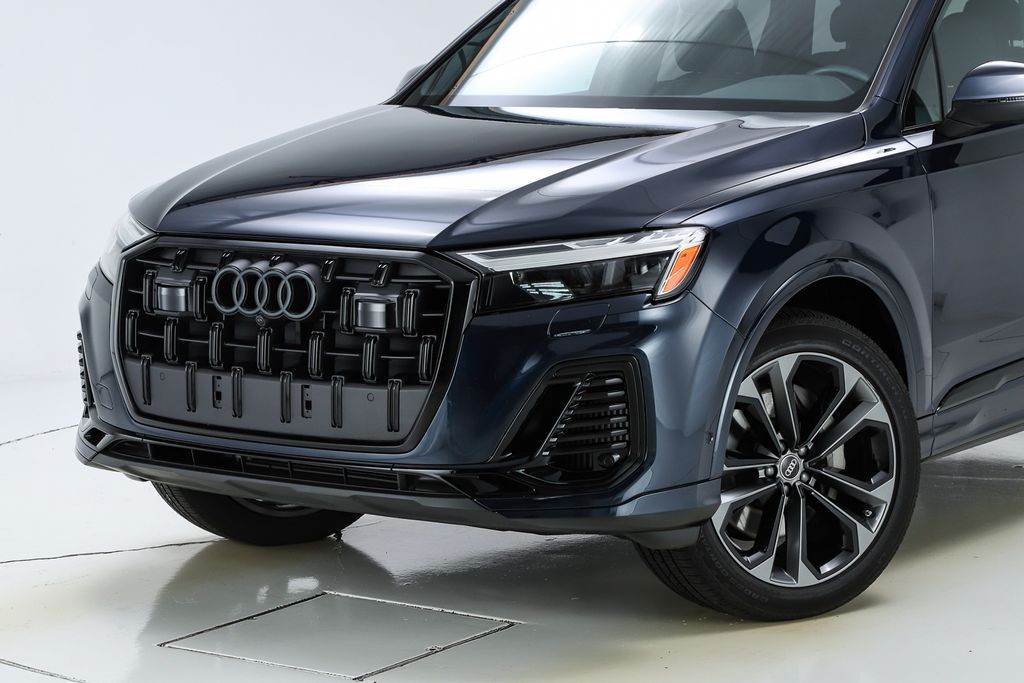 2025 Audi Q7 55 Premium Plus photo 2