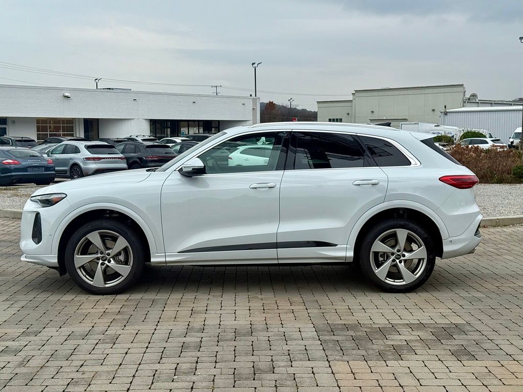 2025 Audi Q5 2.0T Premium Plus photo 3