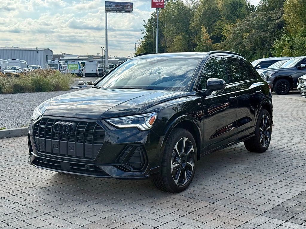 2025 Audi Q3 45 TFSI S line Premium Plus photo 2