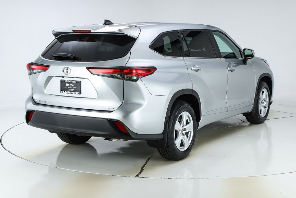 2023 Toyota Highlander L - Photo 14