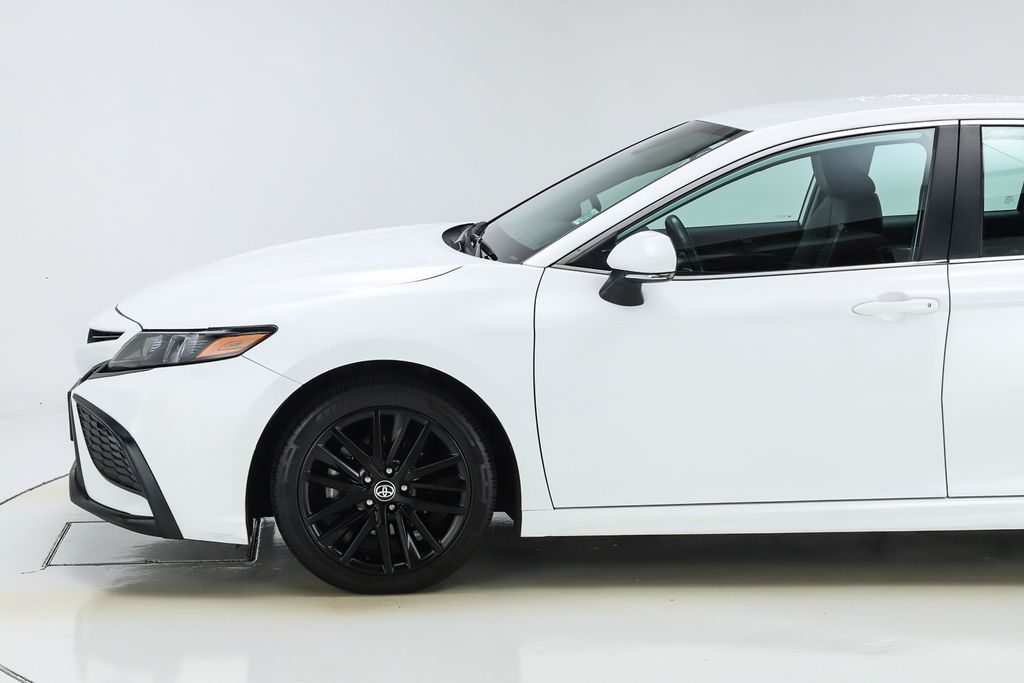 2023 Toyota Camry SE photo 3