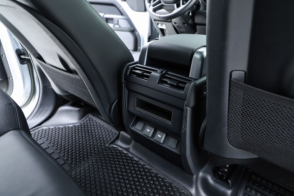 2023 Land Rover Defender X-Dynamic SE - Photo 43