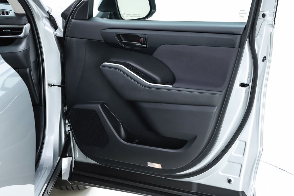 2023 Toyota Highlander L - Photo 36