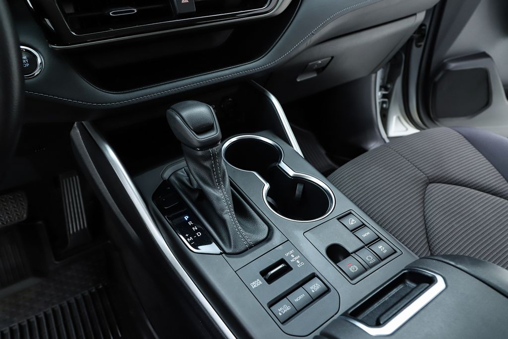 2023 Toyota Highlander L - Photo 29