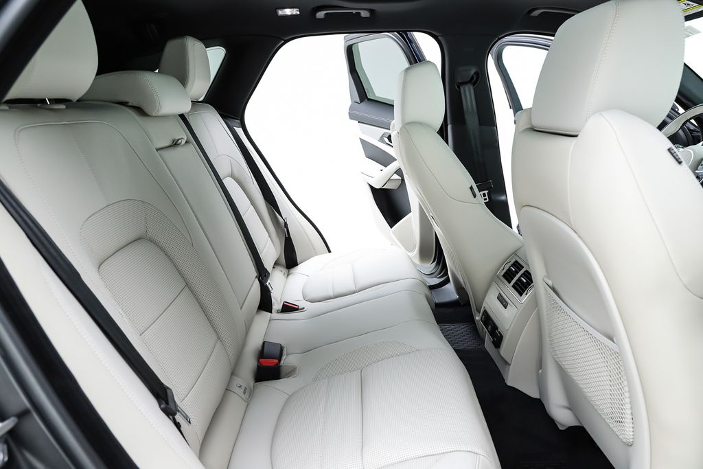 2026 Jaguar F-Pace R-Dynamic S - Photo 39