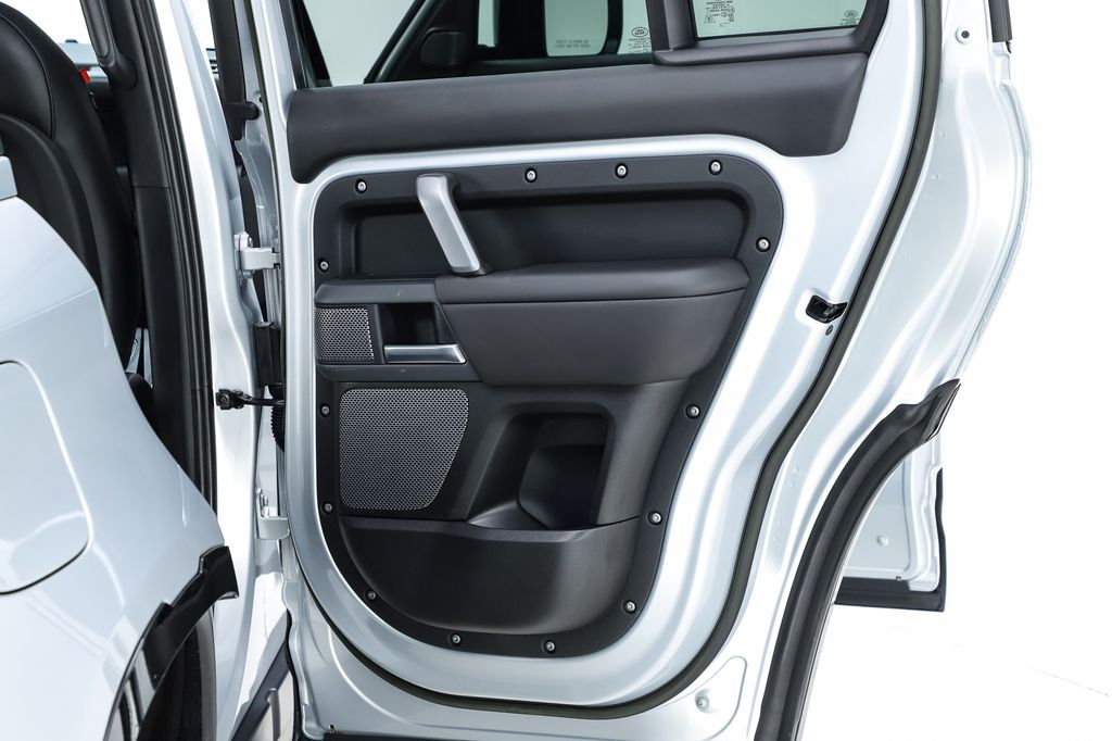 2023 Land Rover Defender X-Dynamic SE - Photo 35