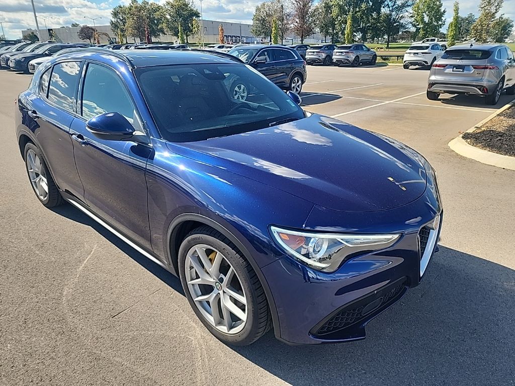 2019 Alfa Romeo Stelvio Ti Sport photo 2