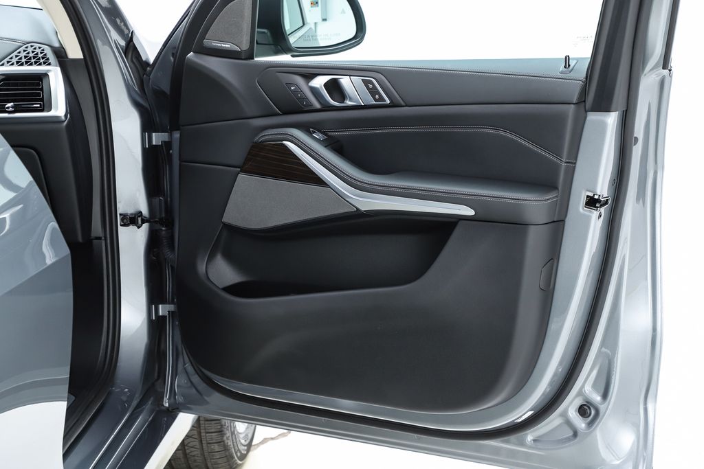 2024 BMW X7 40i - Photo 37