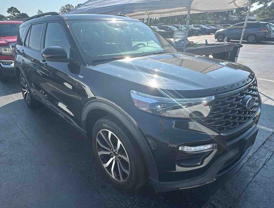 2022 Ford Explorer ST-Line photo 2