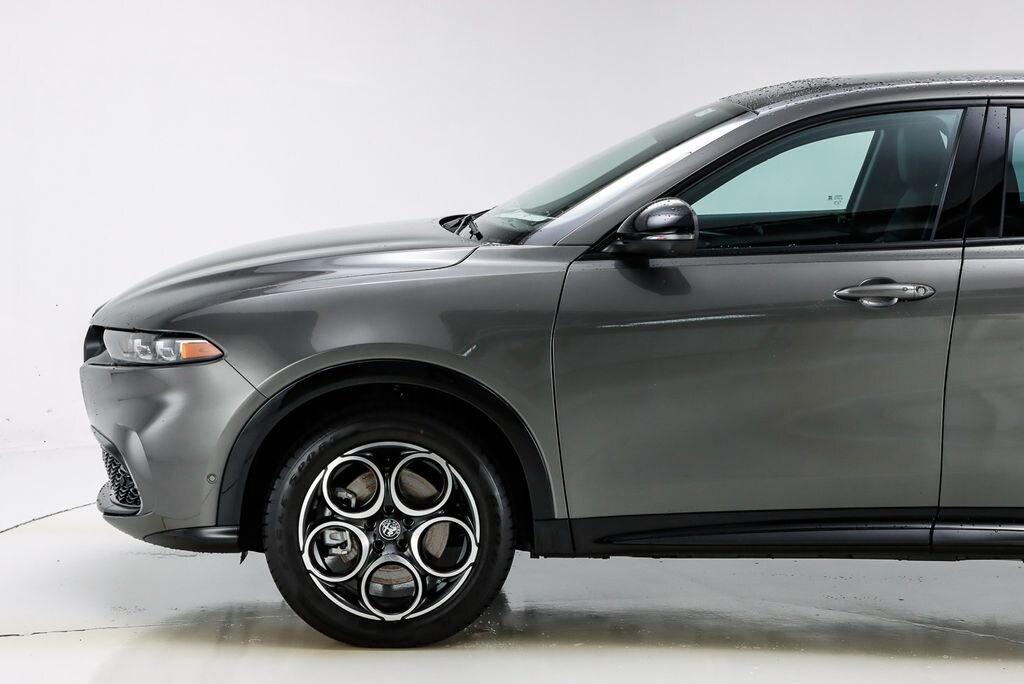 New 2025 Alfa Romeo Tonale Base SUV