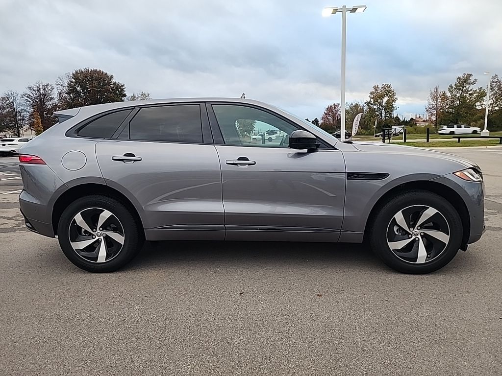 2025 Jaguar F-PACE P250 R-Dynamic S photo 3