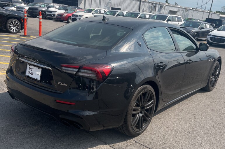 2022 Maserati Ghibli Modena Q4 photo 2
