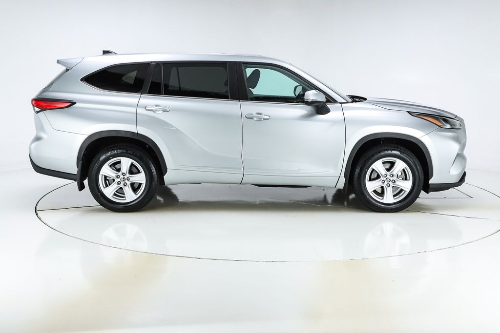 2023 Toyota Highlander L - Photo 15