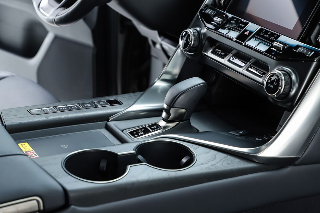 2025 Lexus LX Luxury - Photo 40