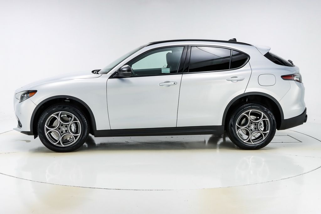 2025 Alfa Romeo Stelvio Sprint photo 2