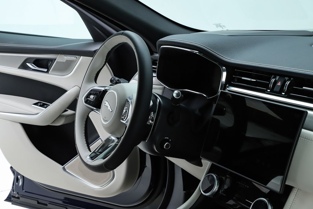 2026 Jaguar F-Pace R-Dynamic S - Photo 36