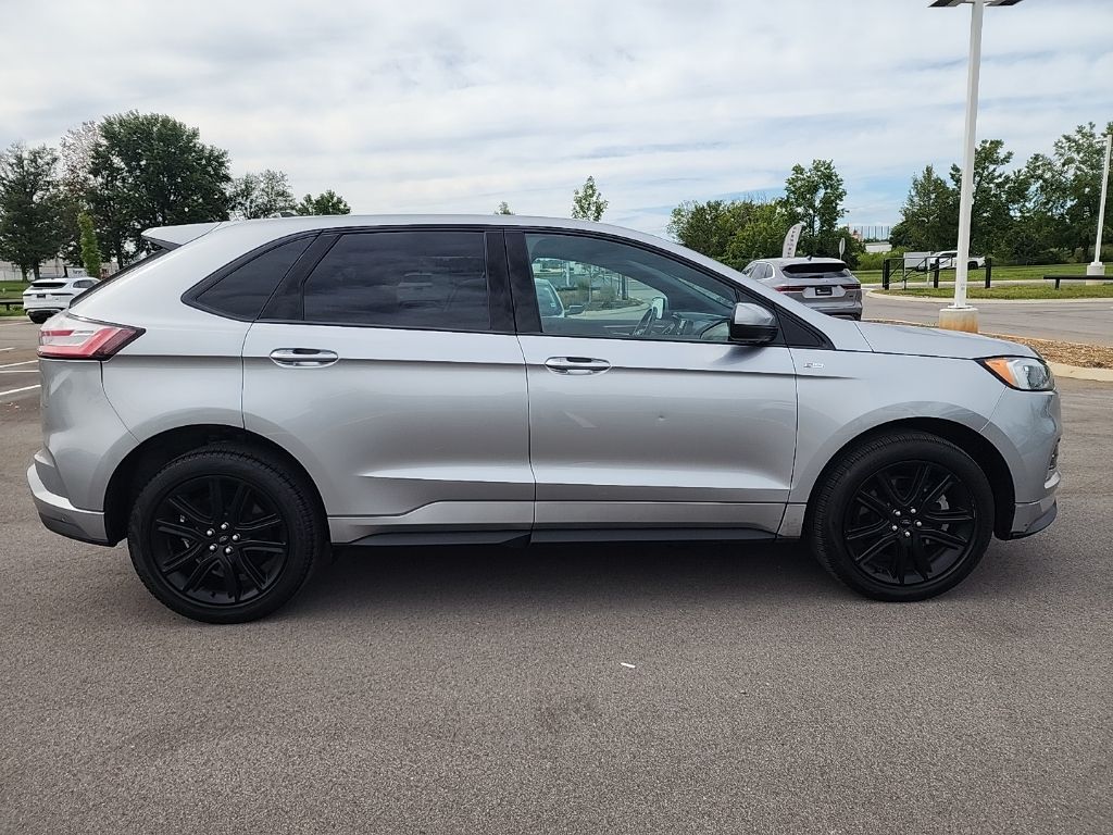 2022 Ford Edge ST photo 2