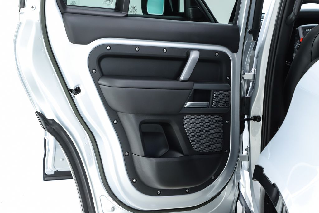 2023 Land Rover Defender X-Dynamic SE - Photo 22