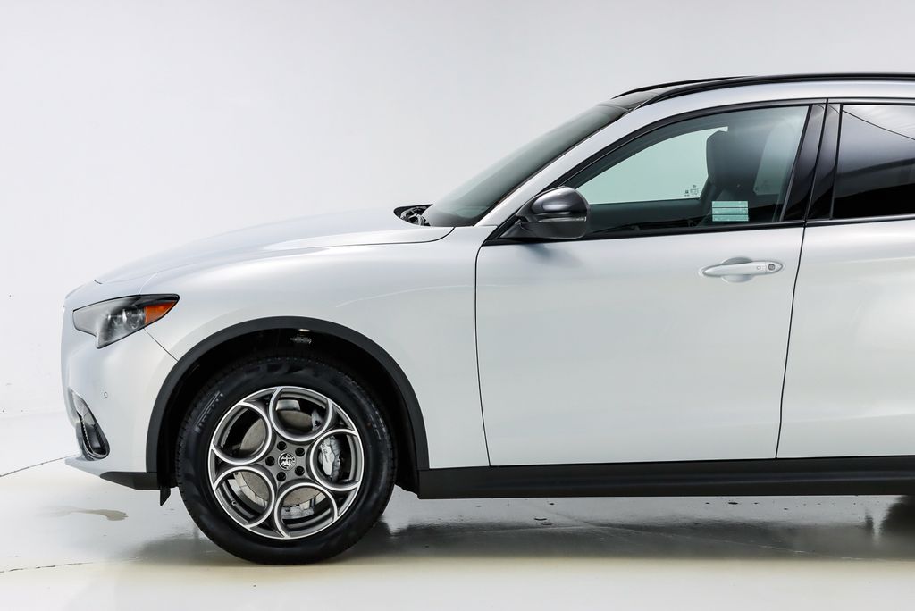 2025 Alfa Romeo Stelvio Sprint photo 3
