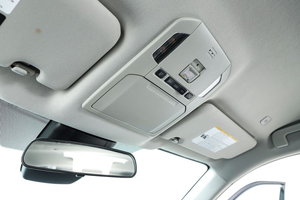 2023 Toyota Highlander L - Photo 31