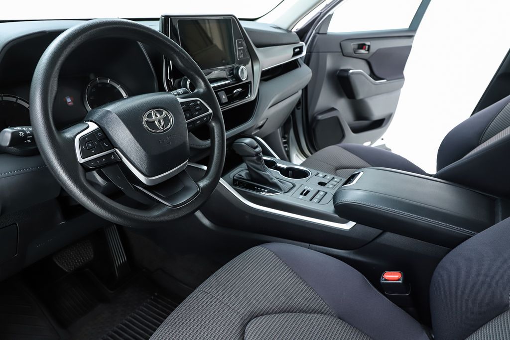 2023 Toyota Highlander L - Photo 24
