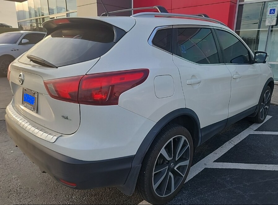 2017 Nissan Rogue Sport SL photo 2