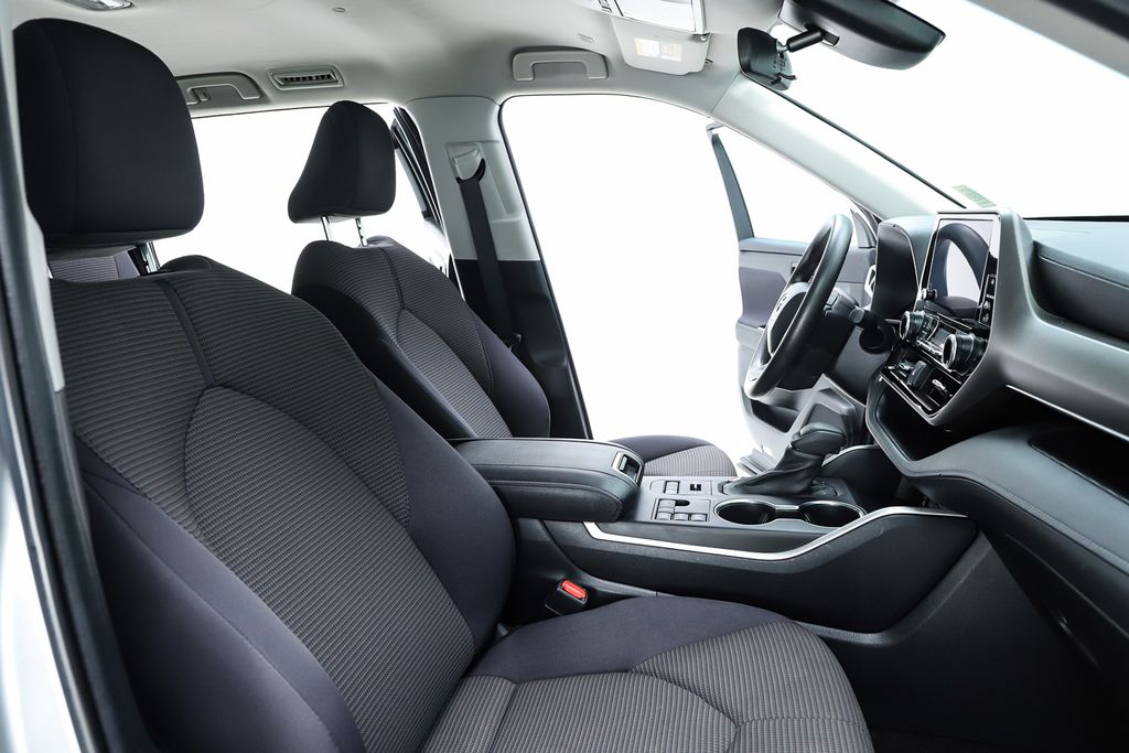 2023 Toyota Highlander L - Photo 40