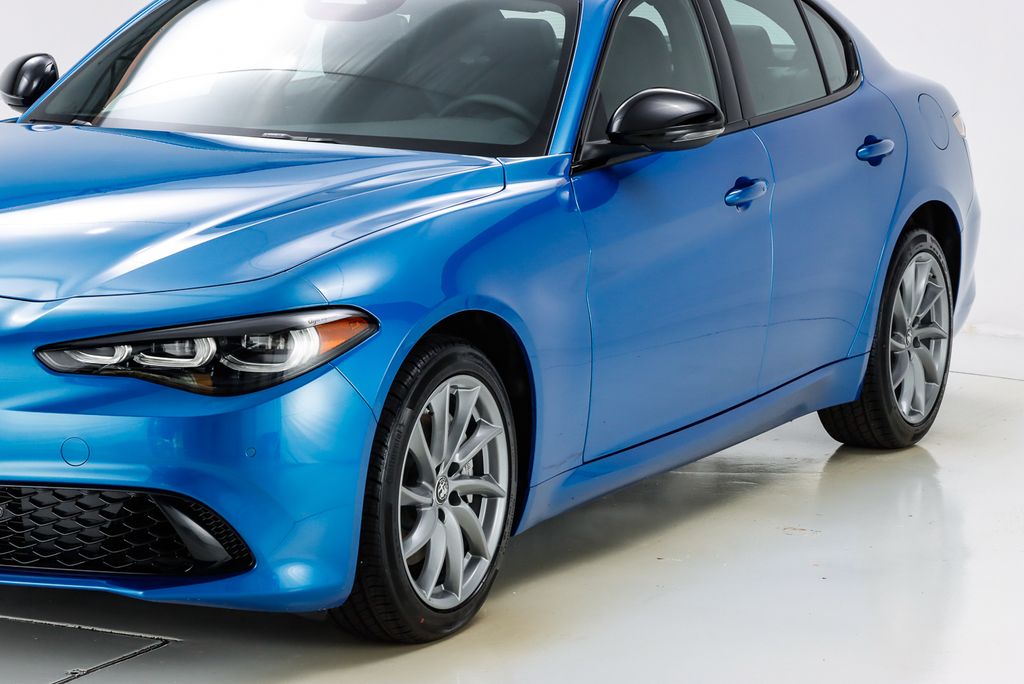 2025 Alfa Romeo Giulia photo 3