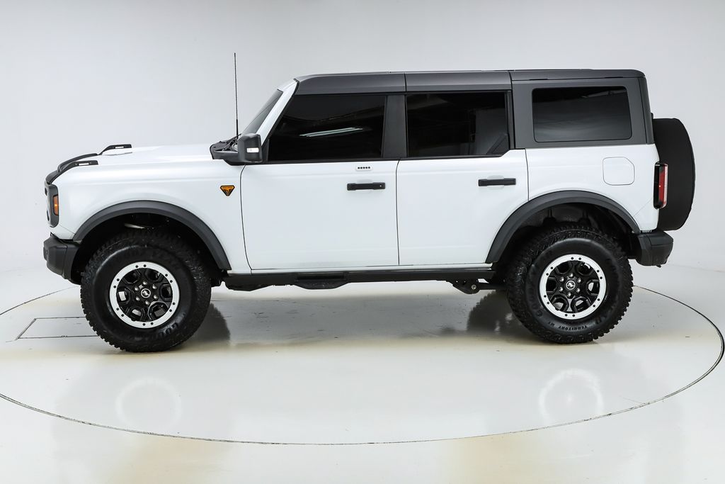 2022 Ford Bronco Badlands photo 2