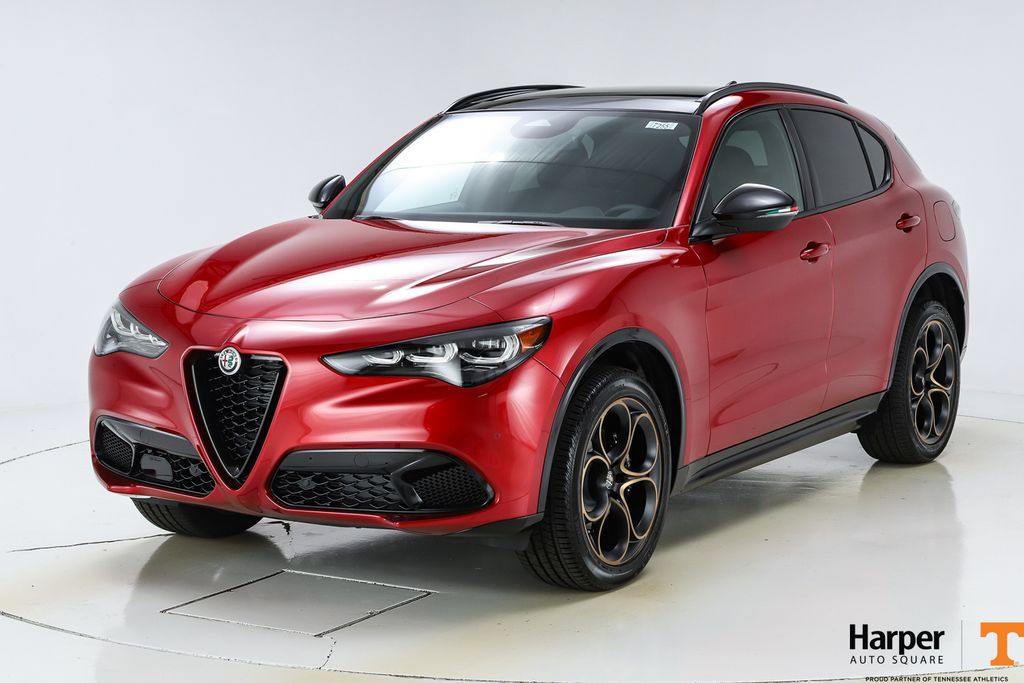 2025 Alfa Romeo Stelvio Intensa's photo