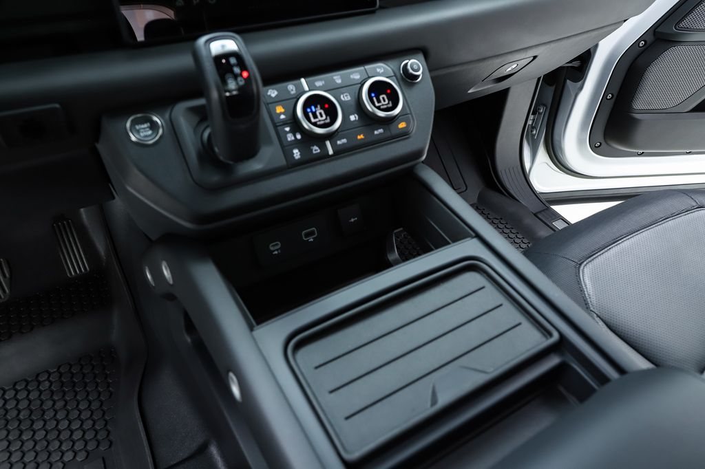 2023 Land Rover Defender X-Dynamic SE - Photo 29