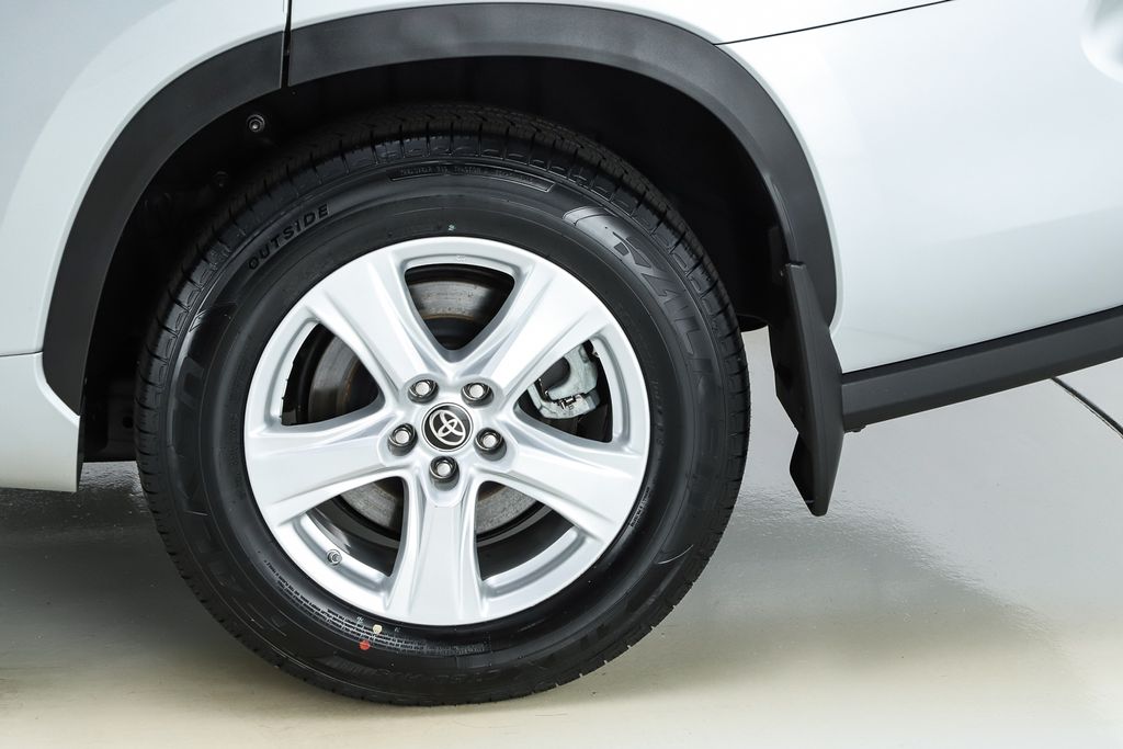 2023 Toyota Highlander L - Photo 10