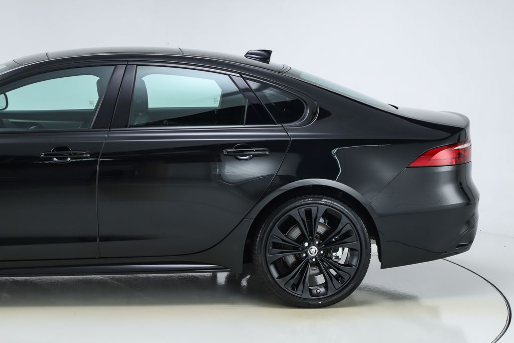 2024 Jaguar XF P300 R-Dynamic SE photo 4