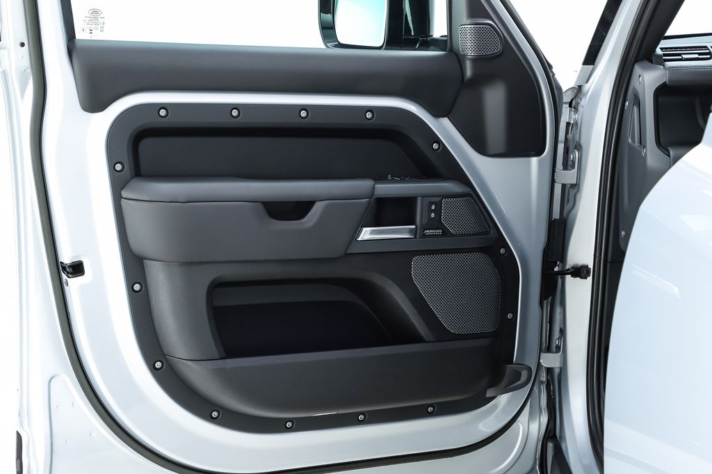 2023 Land Rover Defender X-Dynamic SE - Photo 23