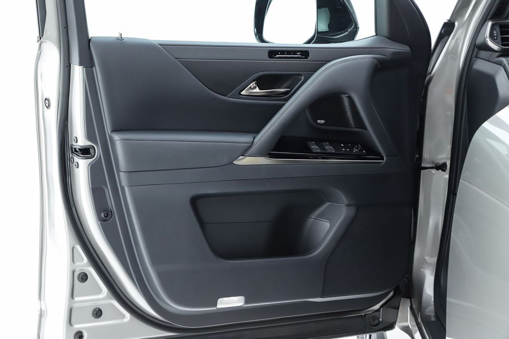 2025 Lexus LX Luxury - Photo 23