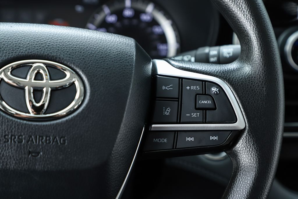 2023 Toyota Highlander L - Photo 27