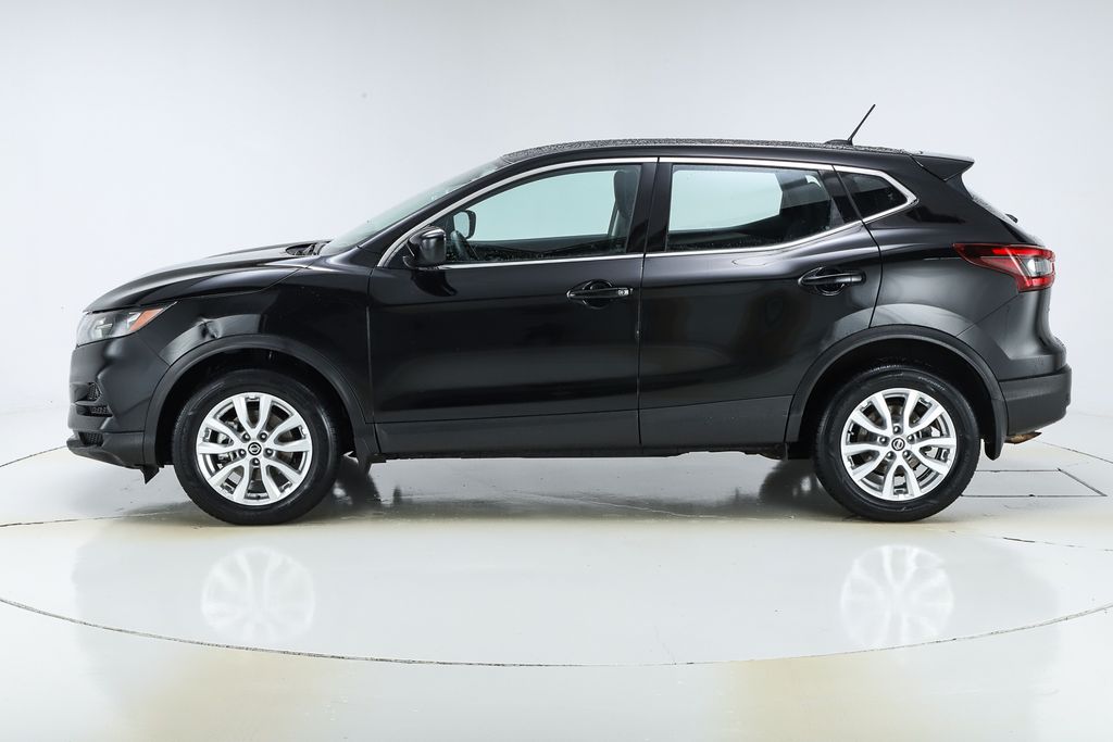 2022 Nissan Rogue Sport S photo 2
