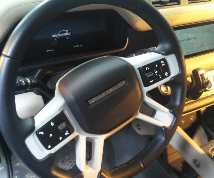 2024 Land Rover Defender 90 S photo 2