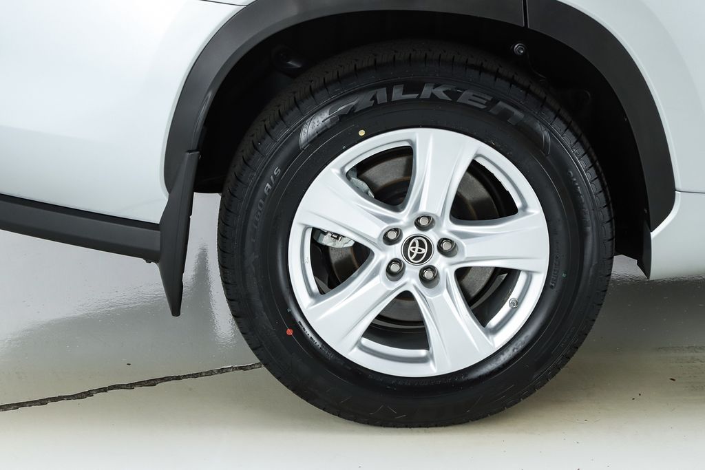 2023 Toyota Highlander L - Photo 18