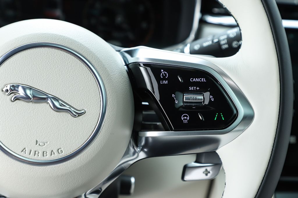 2026 Jaguar F-Pace R-Dynamic S - Photo 23