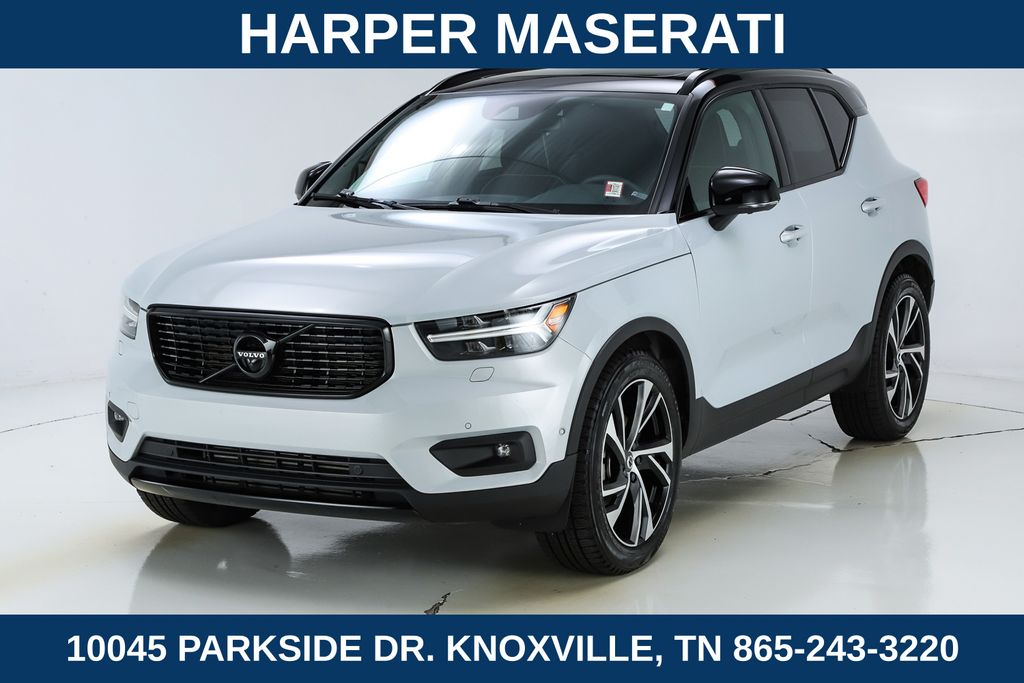2022 Volvo XC40 T5 R-Design AWD's photo