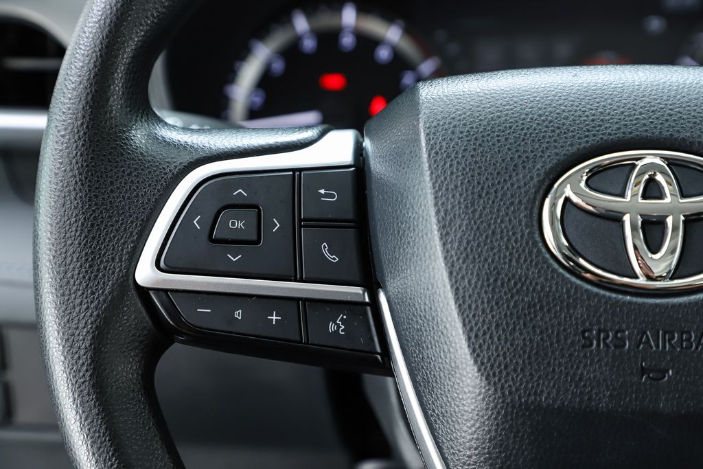 2023 Toyota Highlander L - Photo 26