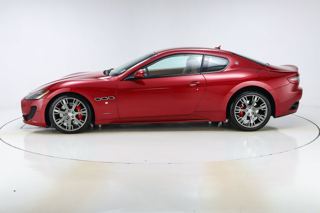 2016 Maserati Granturismo Sport photo 2